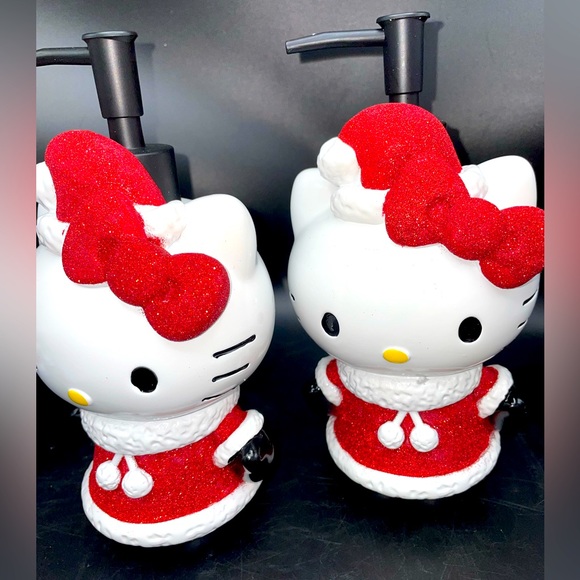 Hello Kitty Glittery Holiday Soap dispenser Set - Picture 2 of 8